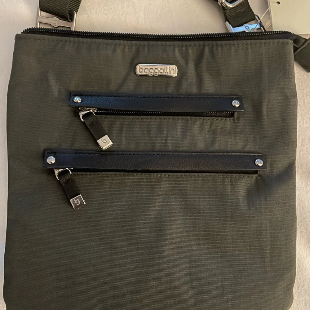 Baggallini Crossbody Bag Grey/Black Lightweight Durable Fabric NWT new!